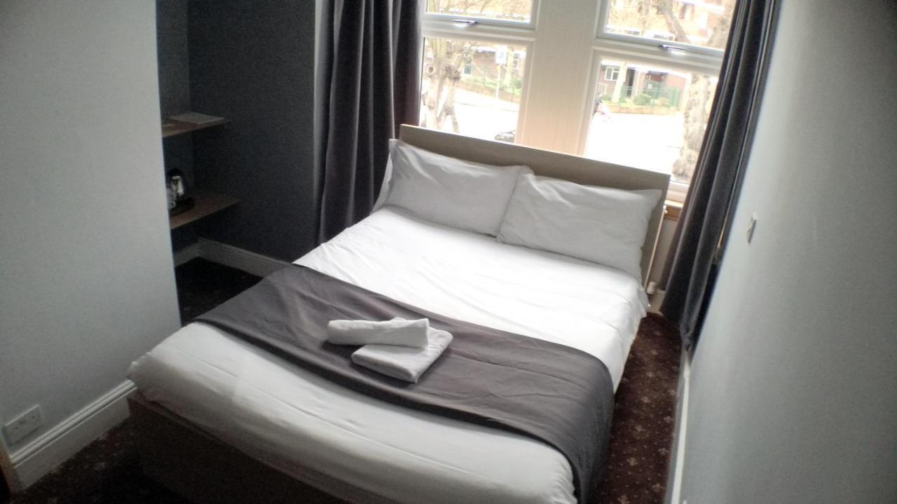 The Mawney Hotel Romford Buitenkant foto