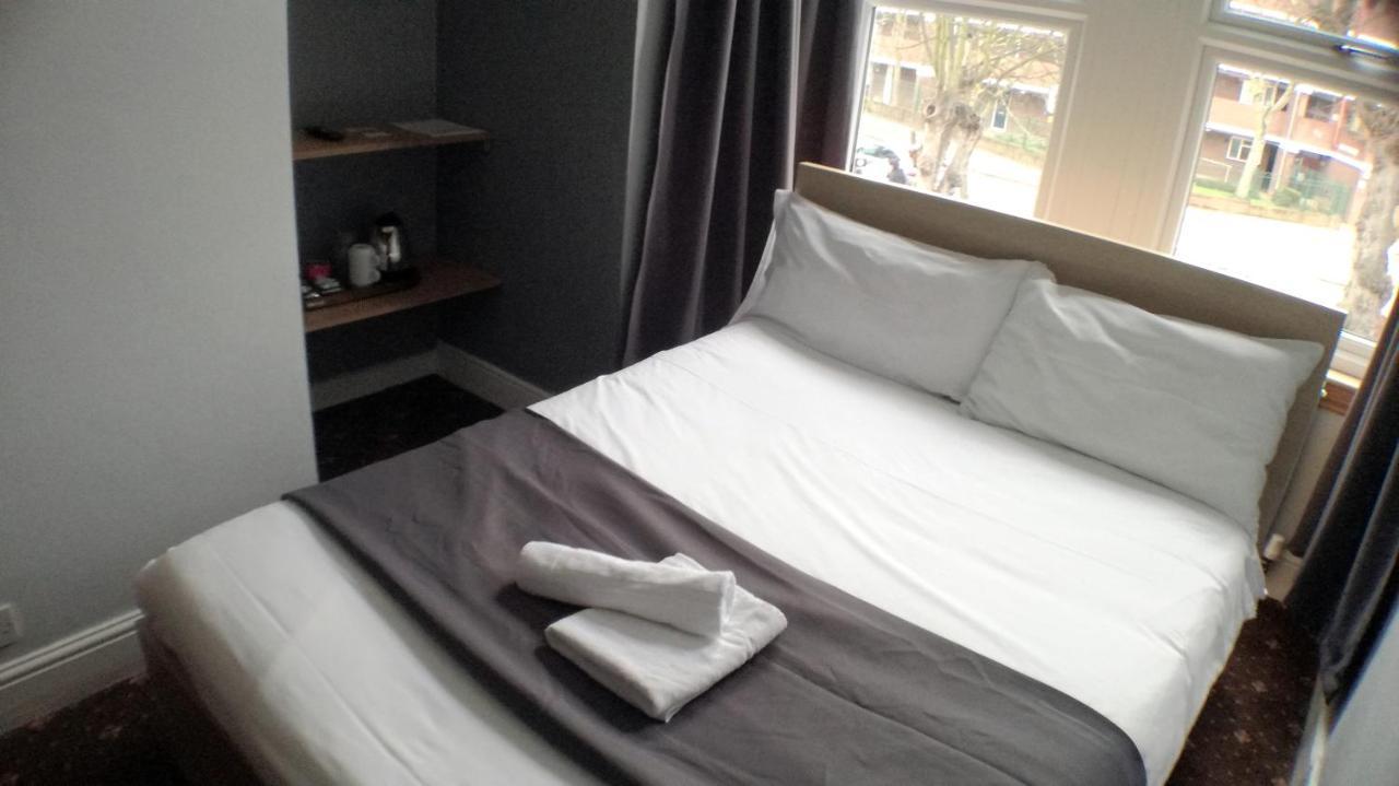 The Mawney Hotel Romford Buitenkant foto